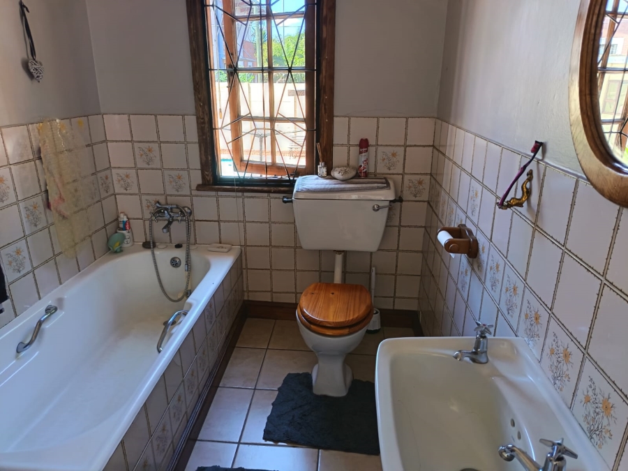 5 Bedroom Property for Sale in College Hill Eastern Cape